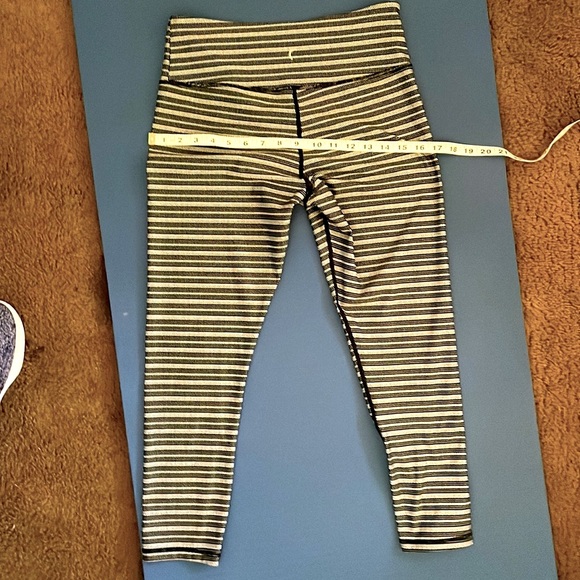 Zyia 7/8 Brilliant Leggings in 8-10. Black Stripe. - Picture 2 of 4